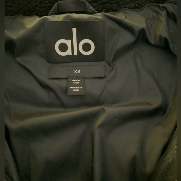 ALO Ice Breaker Puffer Jacket - Black- - Picture 10 of 12